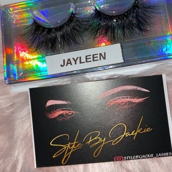 Lashes - Picture 5 of 11